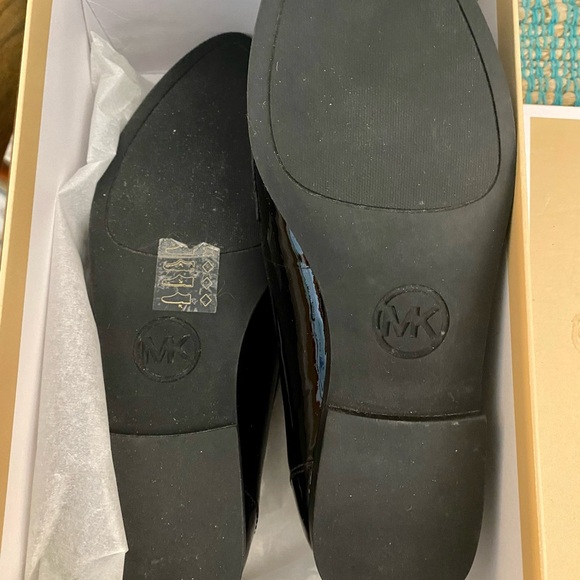 Michael Kors patent leather loafers size 7.5/38 women’s - Picture 6 of 15